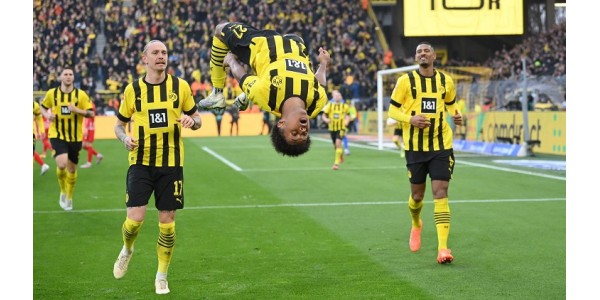 Intensywna walka o tytuł pomiędzy Bayernem Monachium a Borussią Dortmund